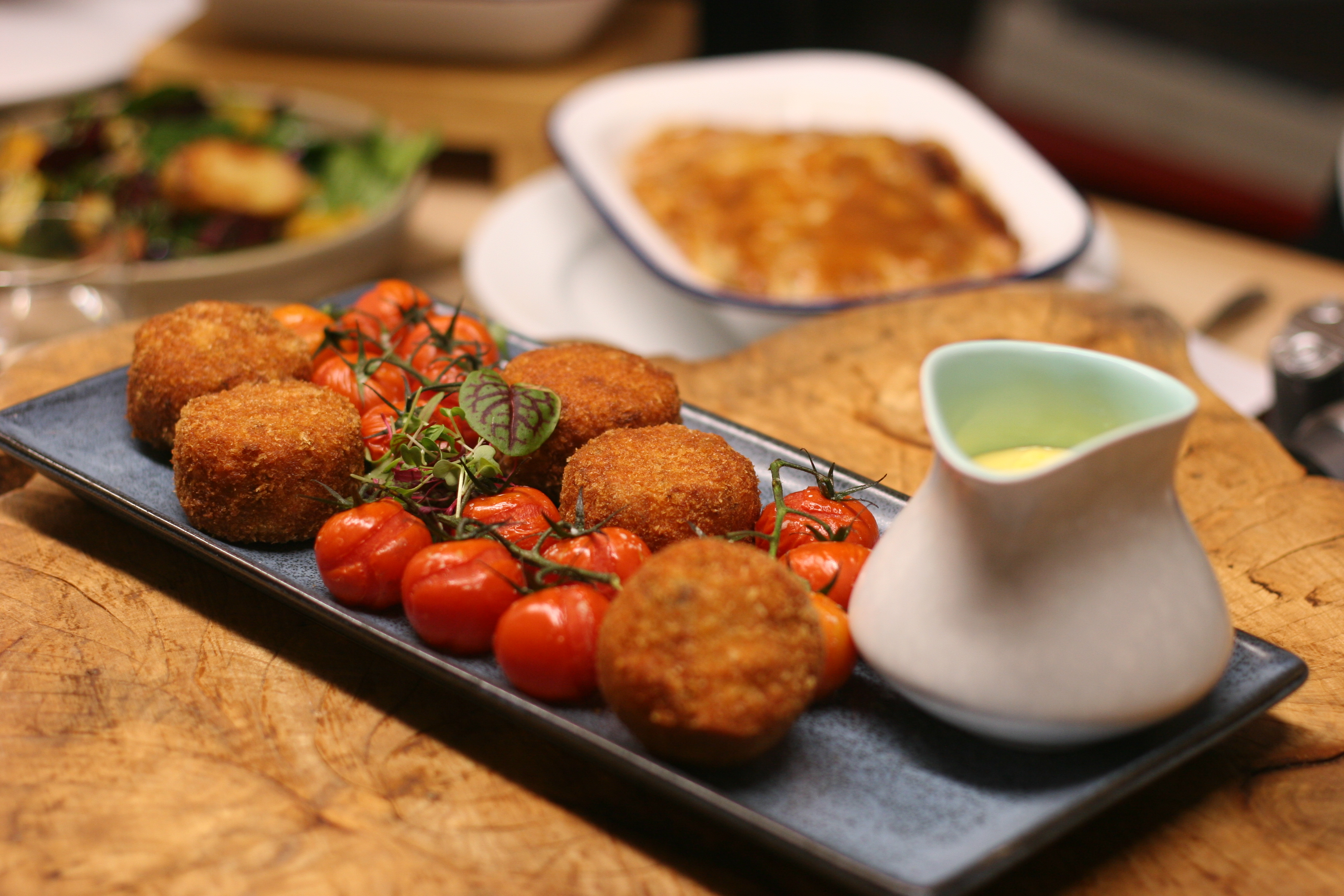 SMOKED HADDOCK & LEEK FISHCAKE, HOLLANDAISE 0196