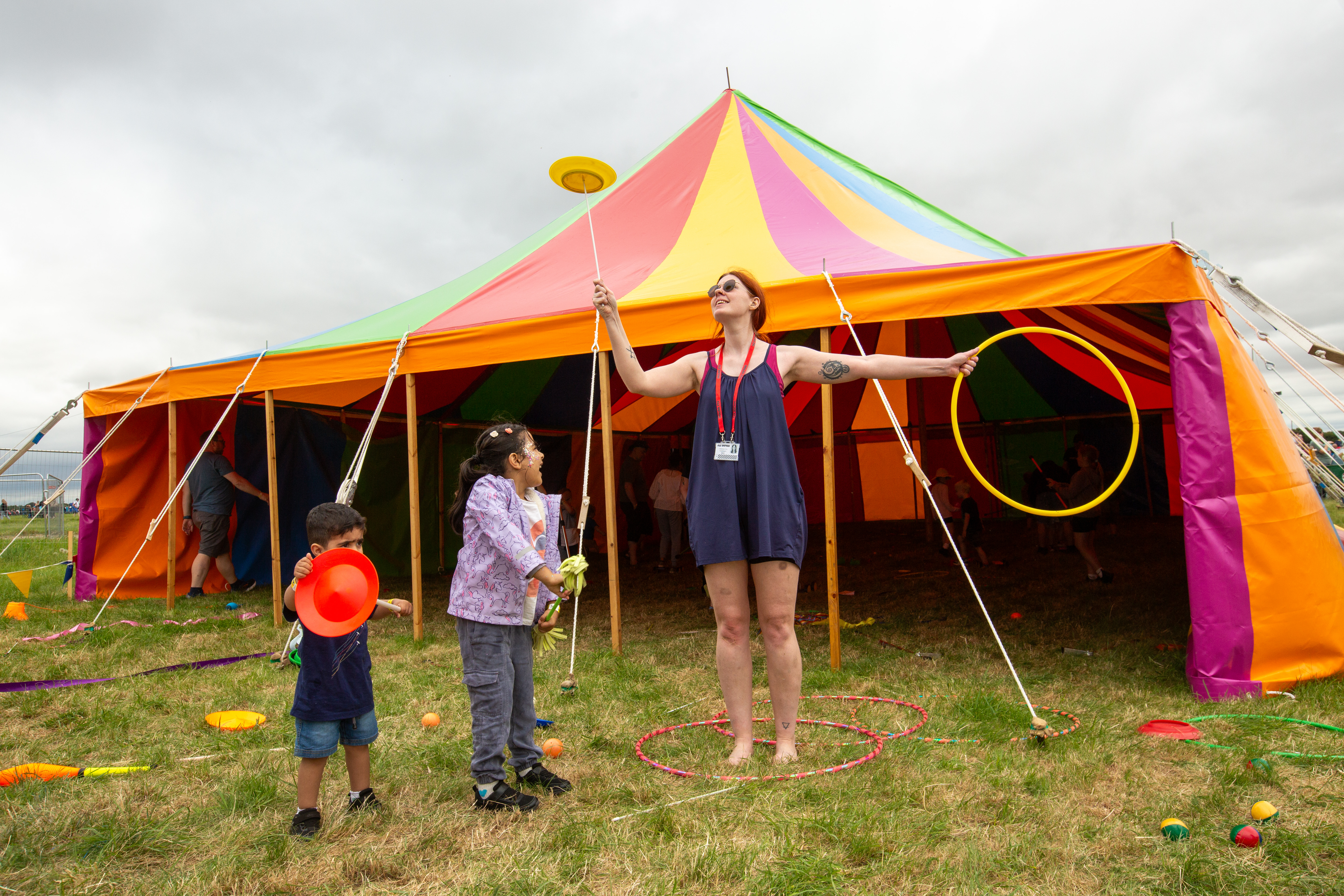 Family Enclosure Plate Spinner RIAT24