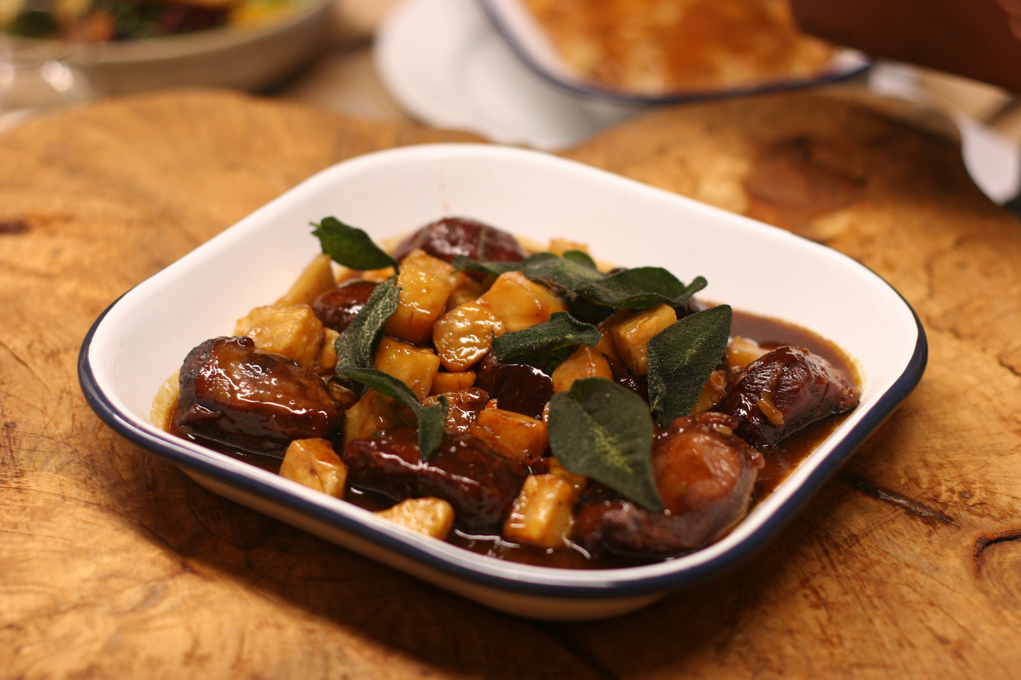 BRAISED GLOUCESTER OLD SPOT PORK, ROAST APPLES & SAGE 0203